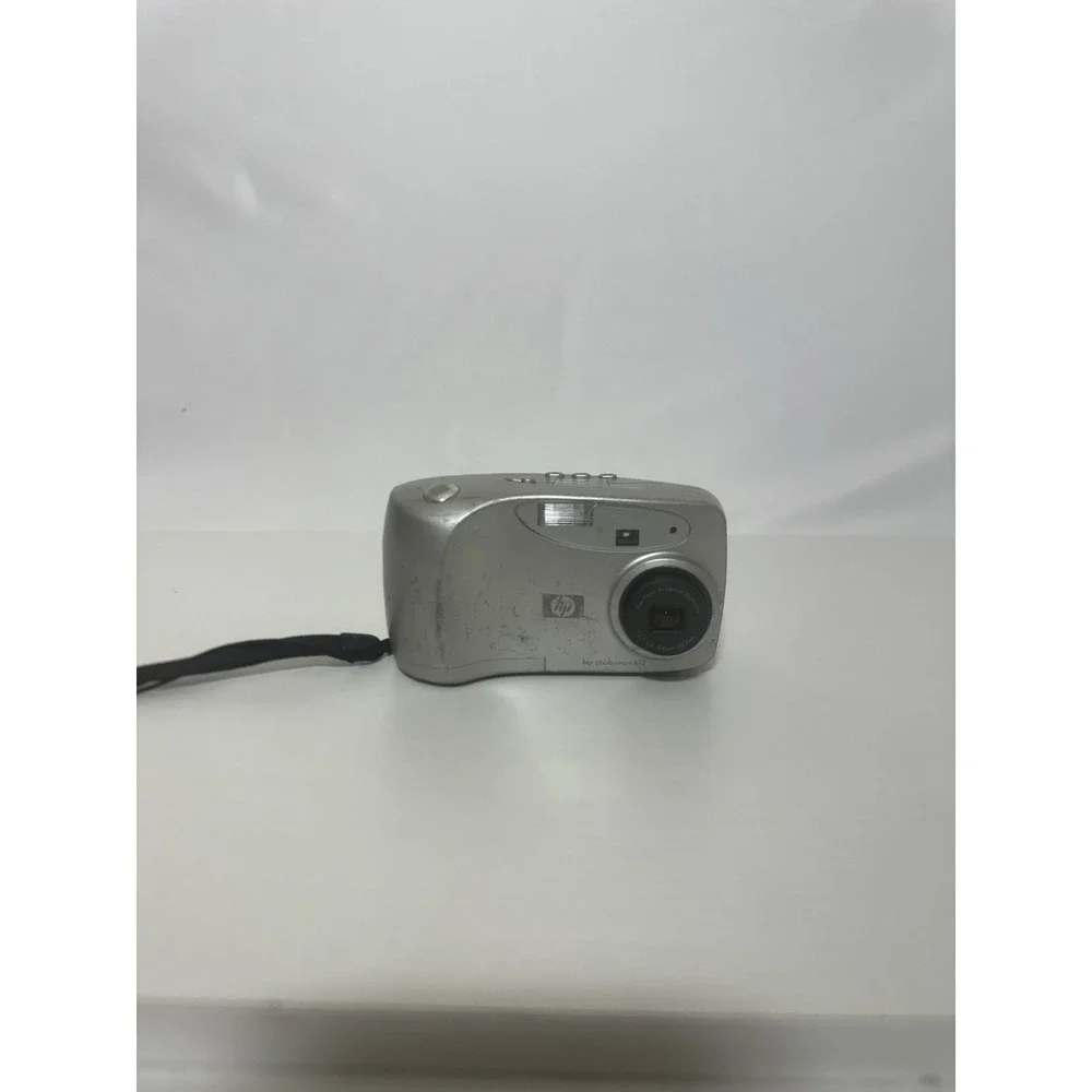 HP Photosmart 612 Digital Camera Silver, Auto Focus, 2.31MP, 2X Zoom For Parts